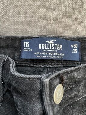 Hollister High Rise Mom Jean - Stretch
